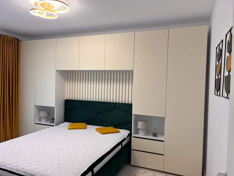 Preciziei, metrou 6 minute, 2camere, 59 mp+2 balcoane, mobilat-utilat.